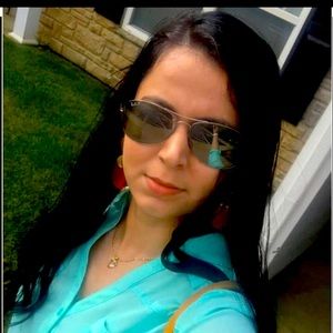 Meet your Posher, Gladis